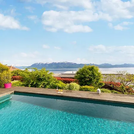 Villa Best With Pool And Panoramic Views By Guestlee Lutry